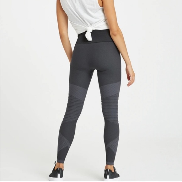 Spanx Look At Me Now Seamless Moto Leggings Medium - Picture 2 of 12